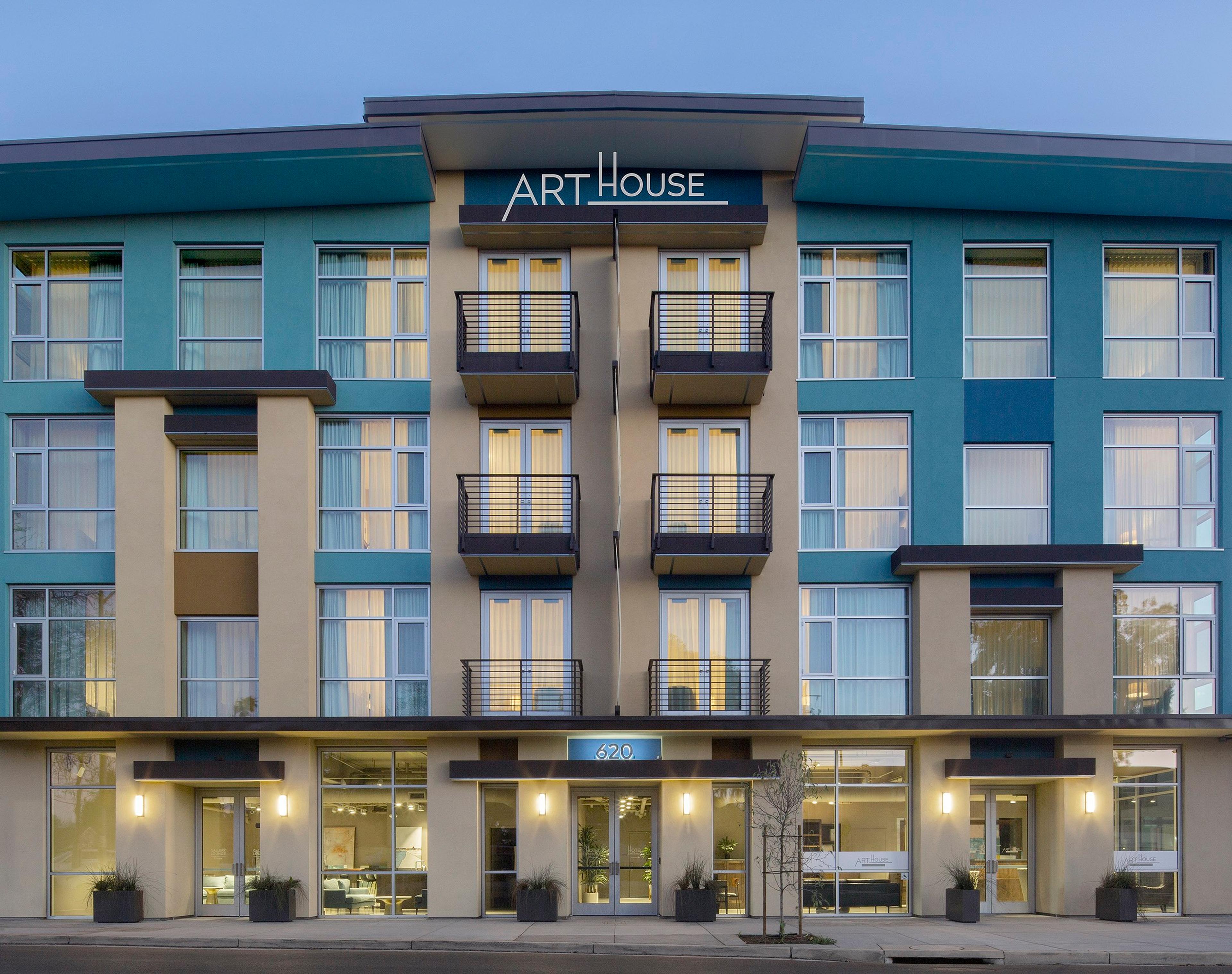 Art House Hotel and Suites