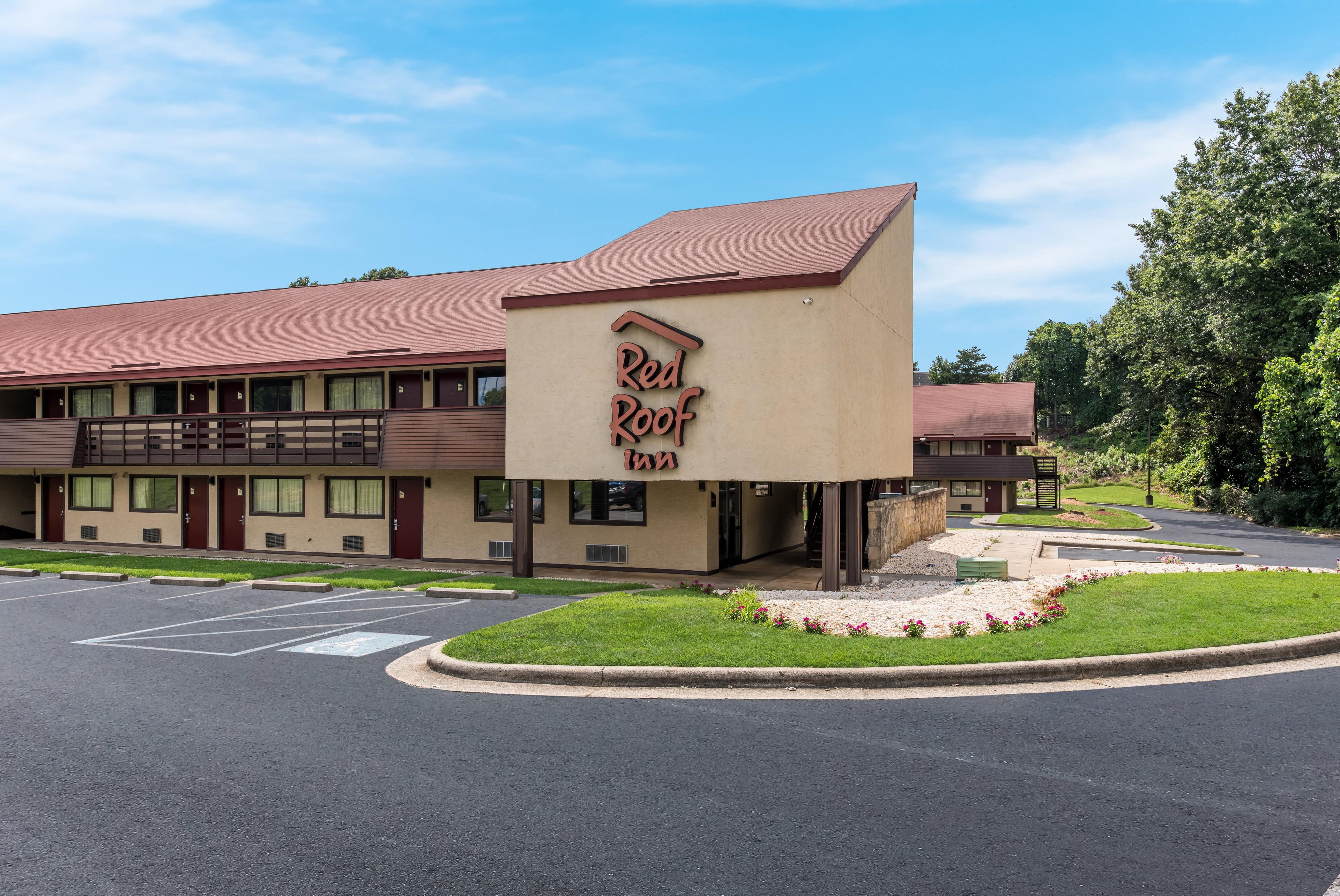 RED ROOF HICKORY
