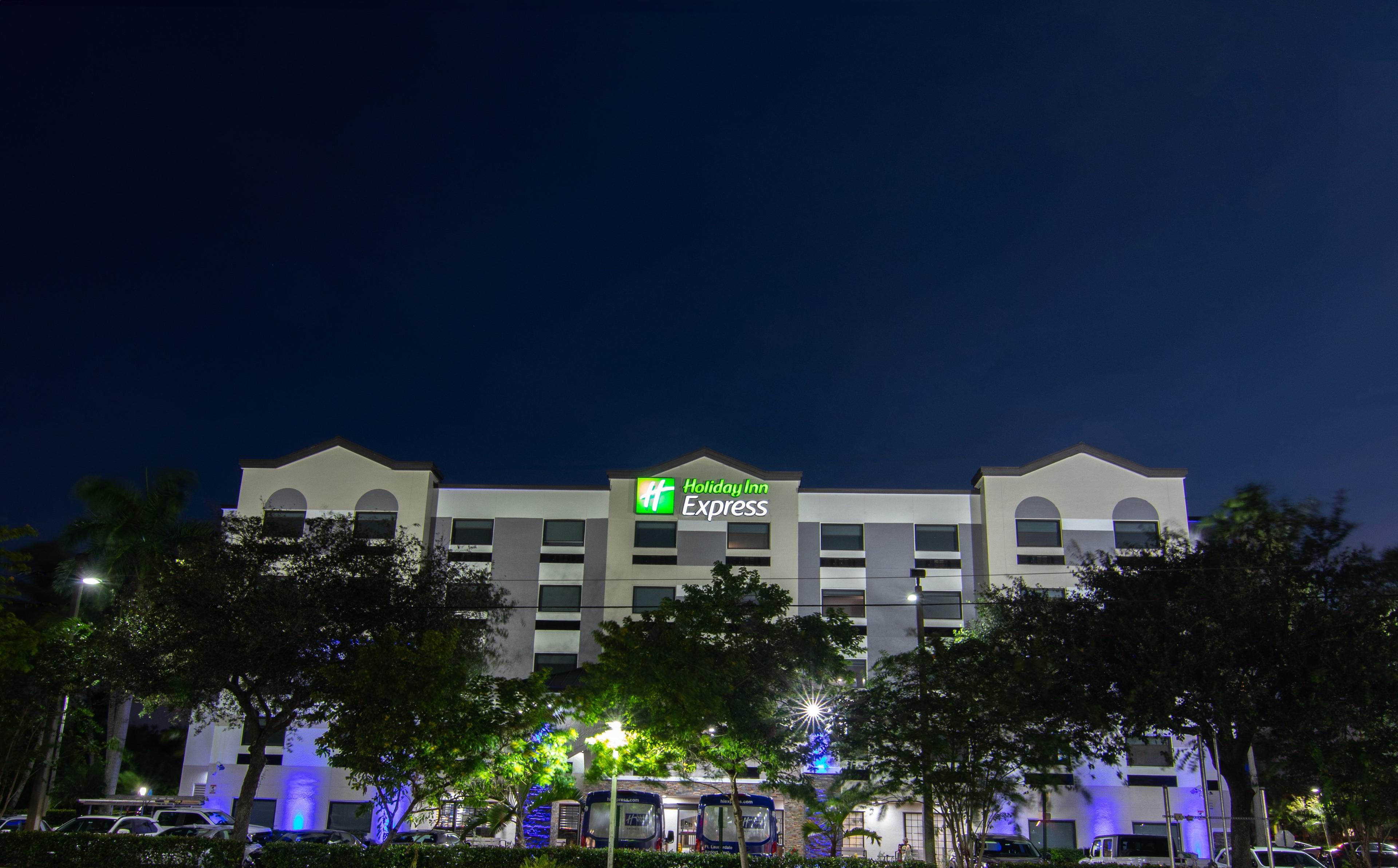 HOLIDAY INN EXP STES AIRPORT W BY I