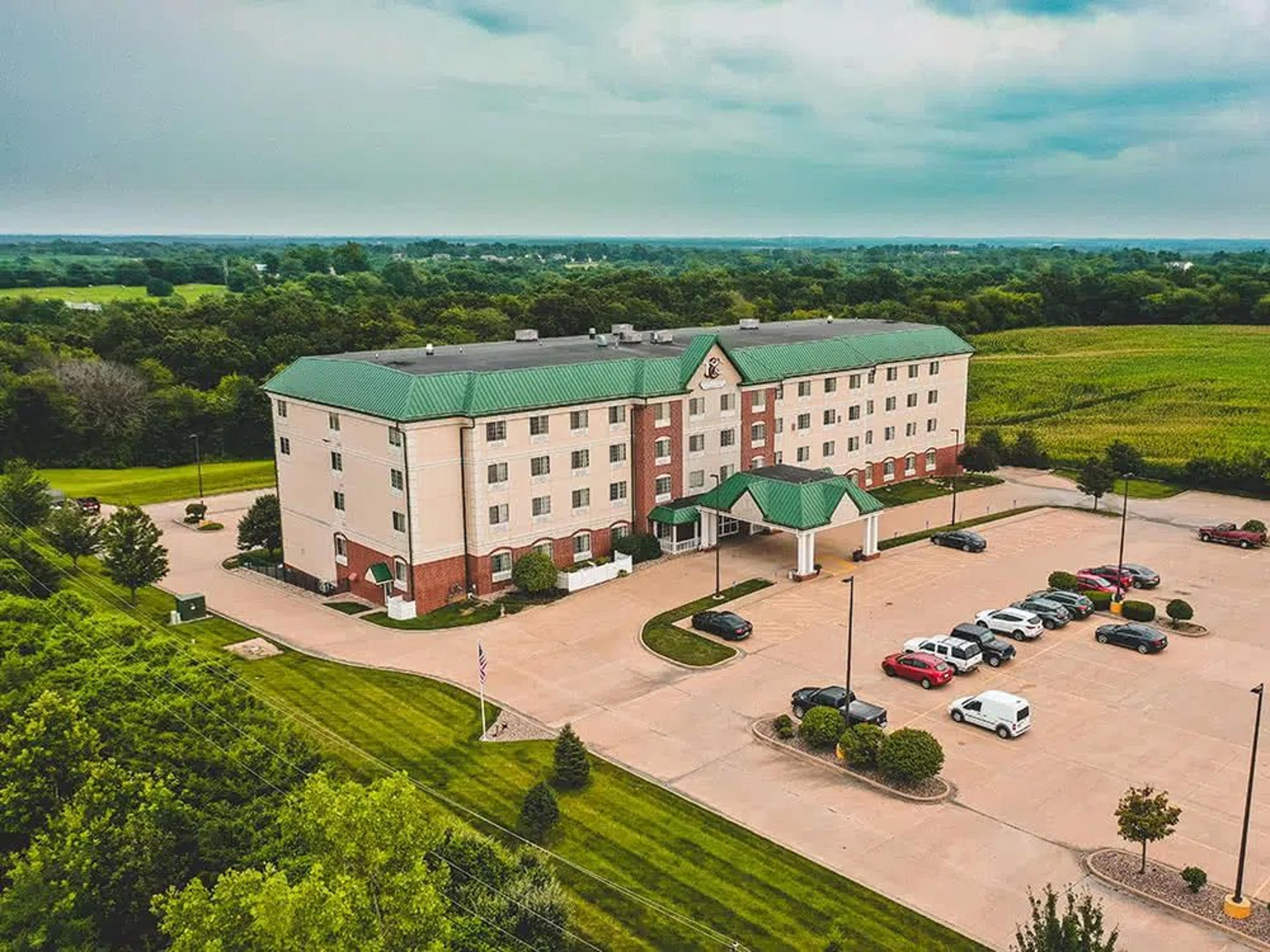 TOWN AND COUNTRY INN AND SUITES
