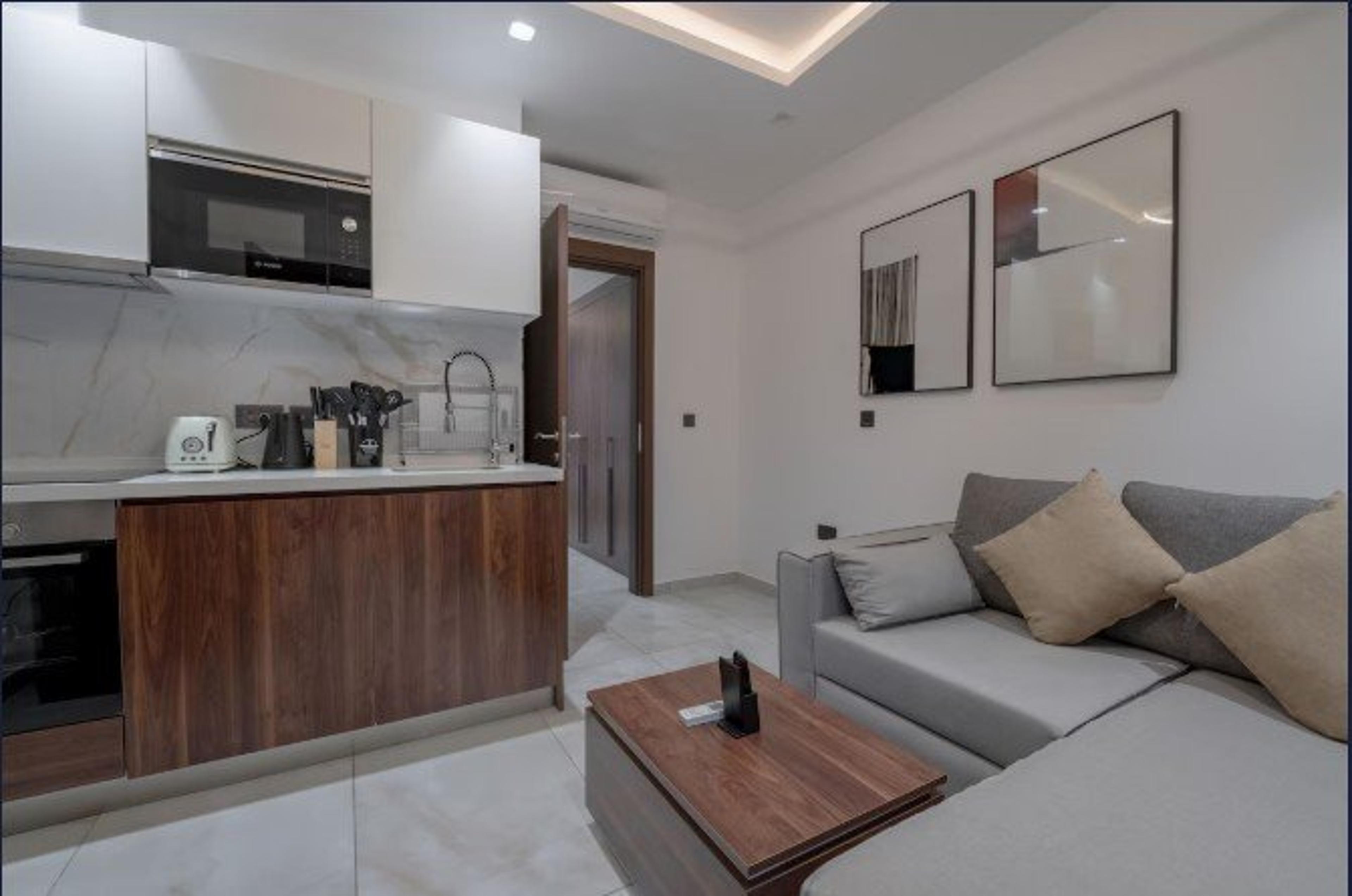 THE PELICAN HOTEL CANTONMENTS ACCRA