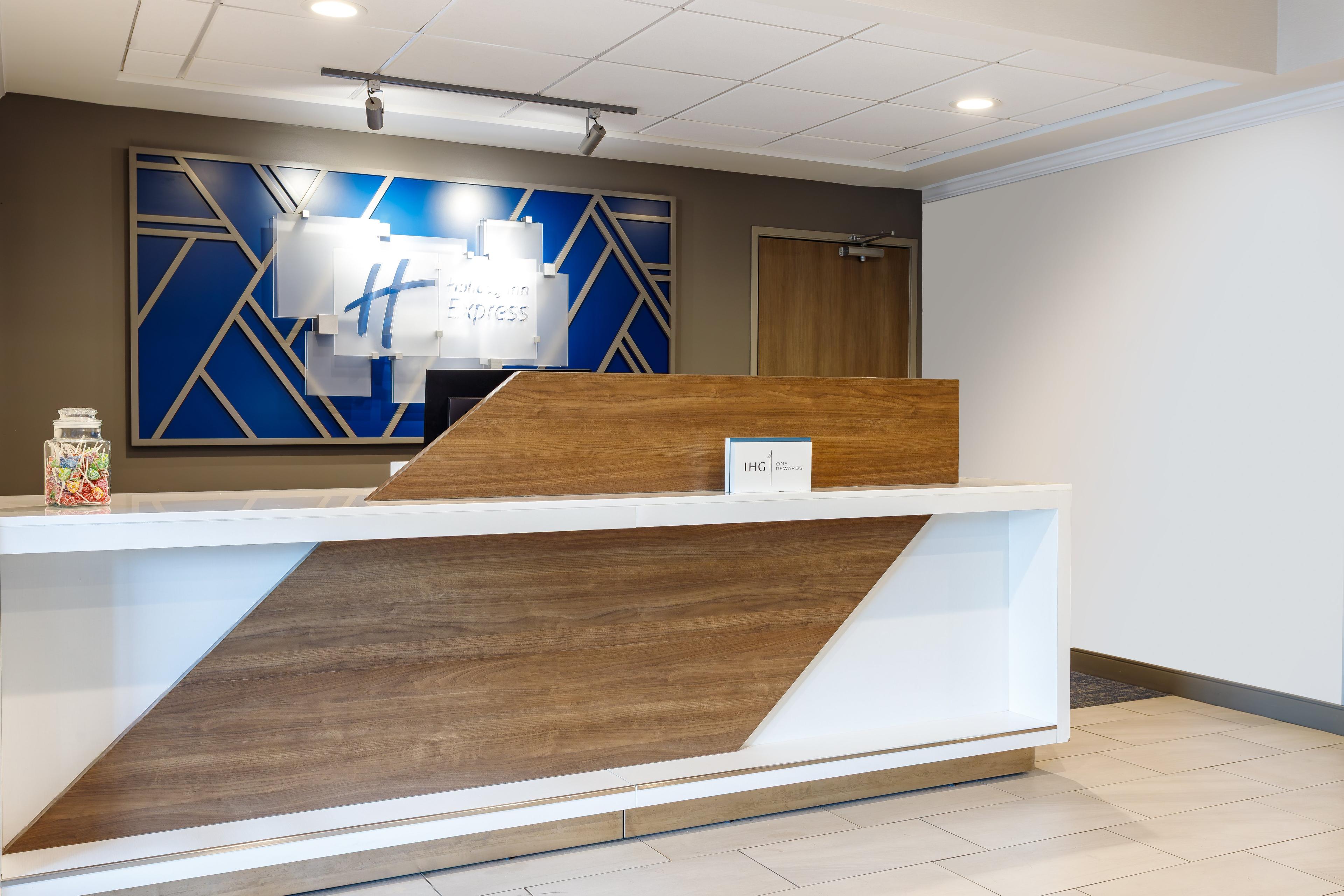 HOLIDAY INN EXP STES LANCASTER BY I