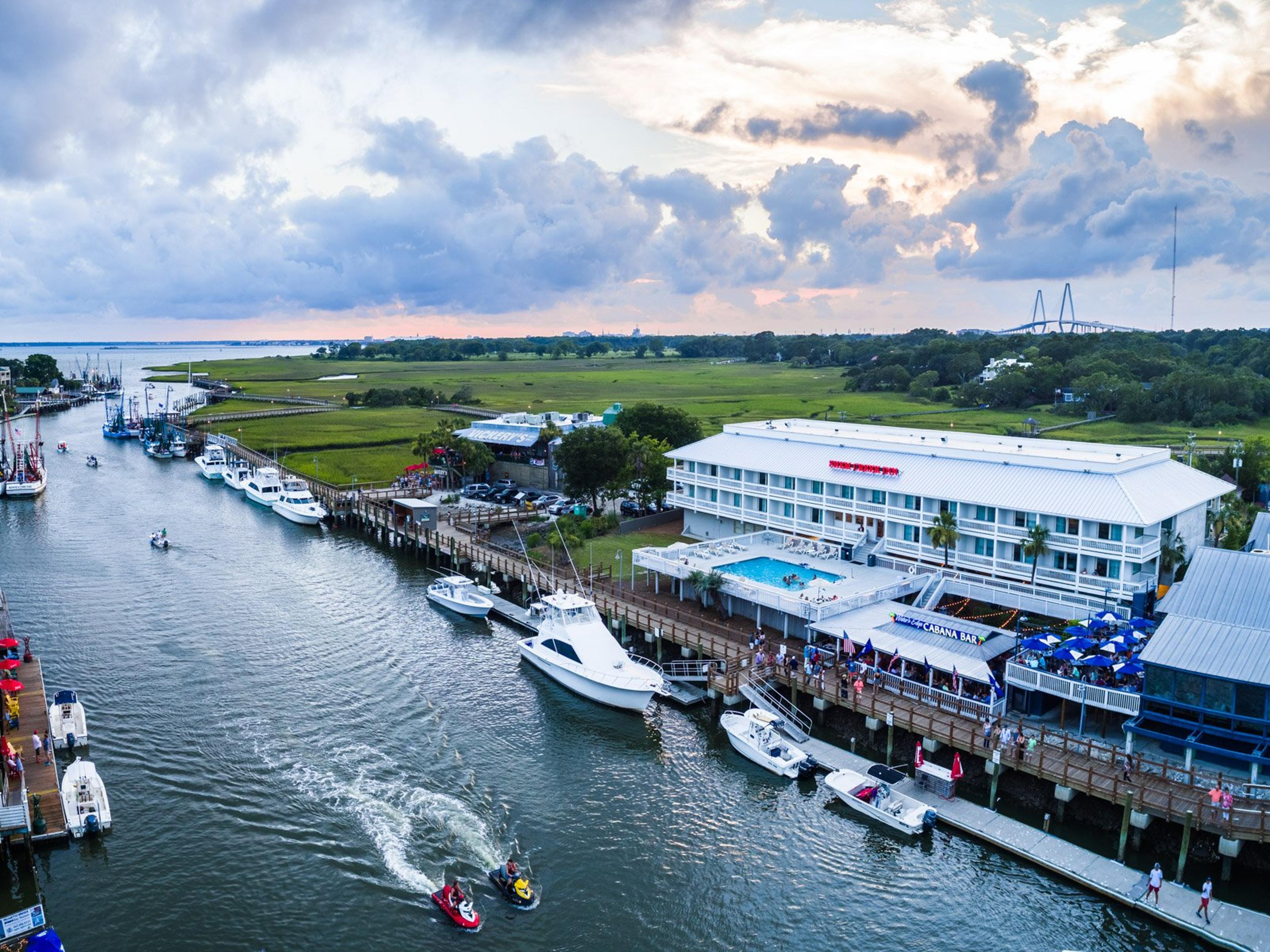 SHEM CREEK INN