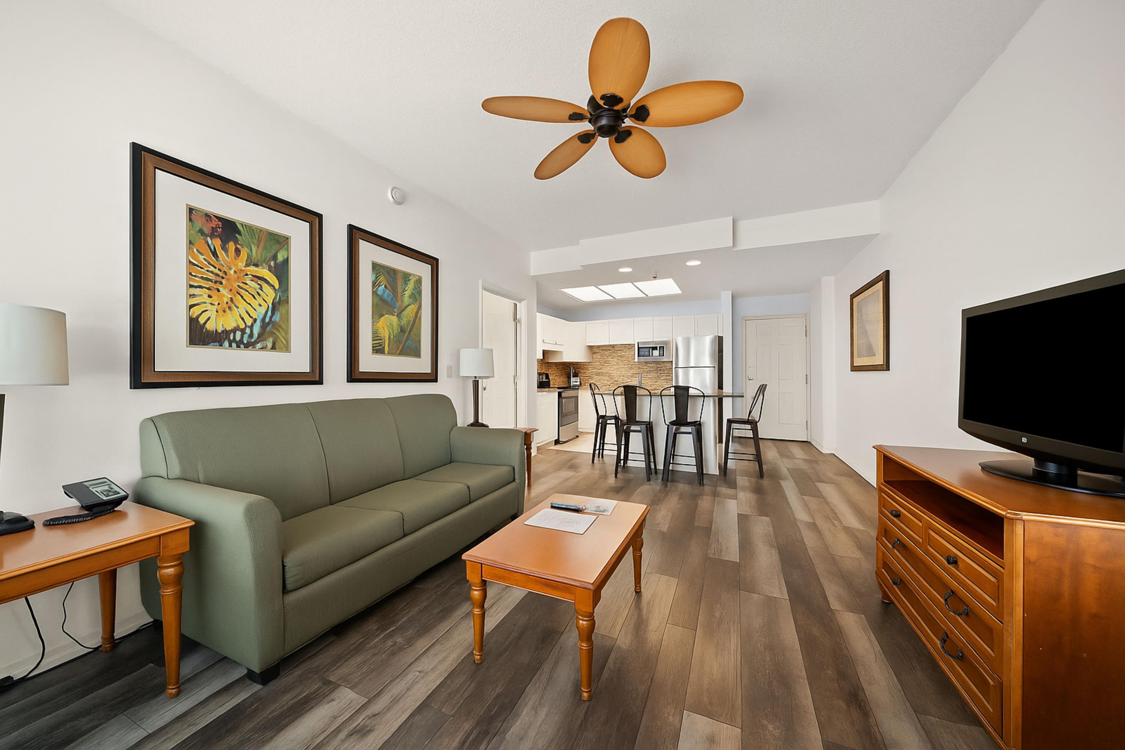HOLIDAY INN HOTEL AND SUITES BY IHG