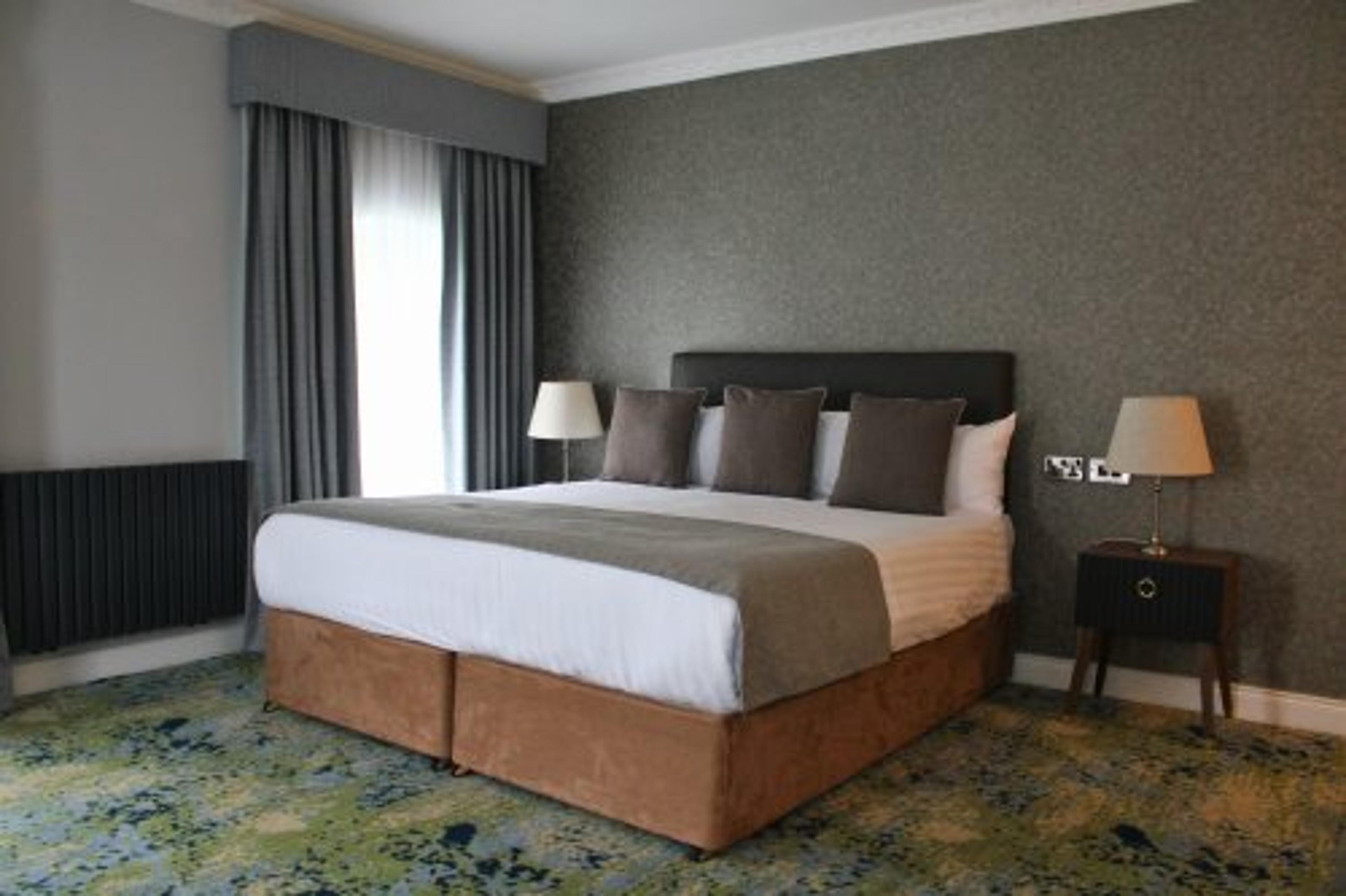 Woodford Dolmen Hotel