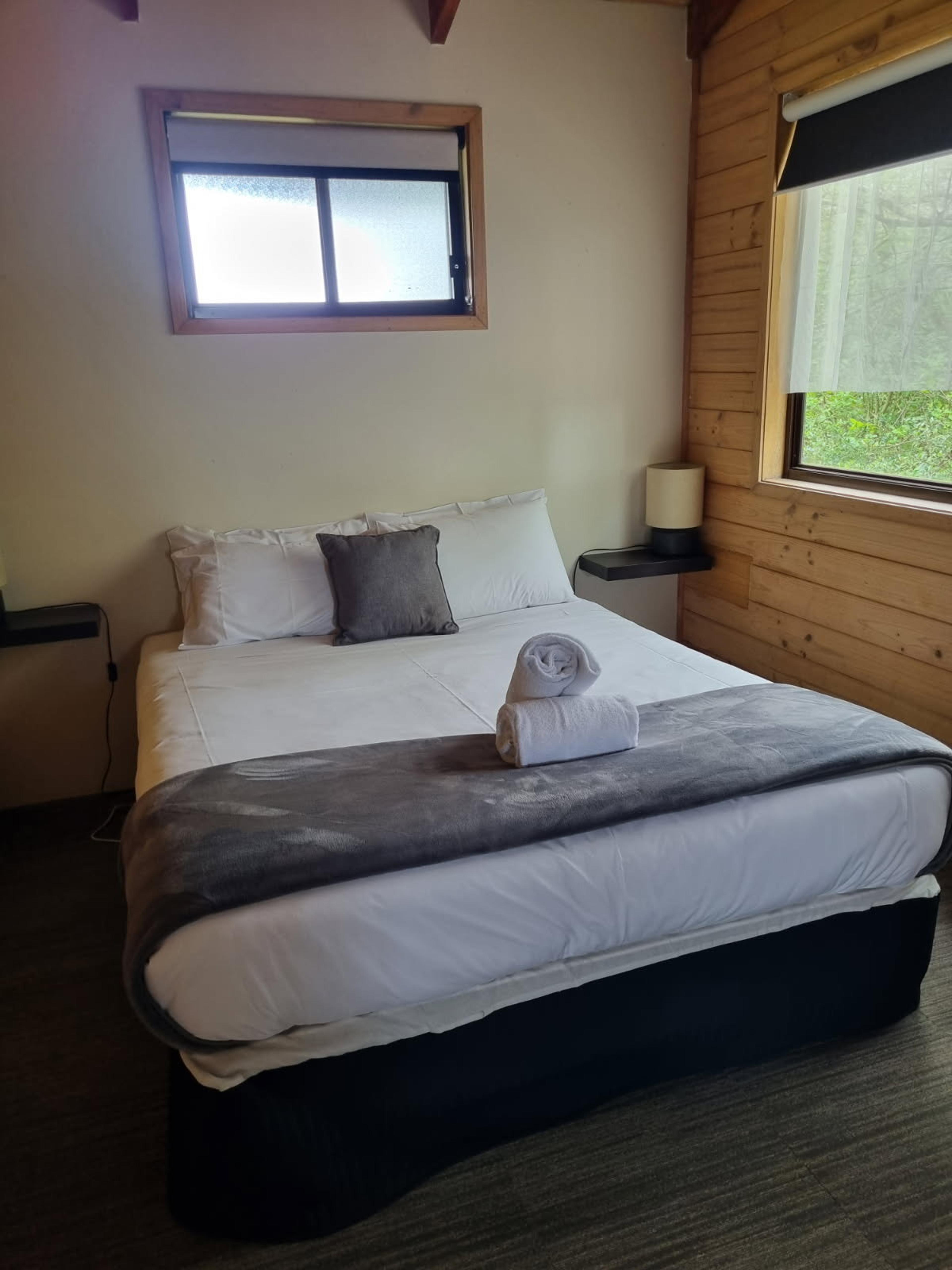 LAKES AND CRATERS HOLIDAY PARK