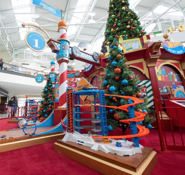 Mattel Presents: Santa's Toy Factory - 0