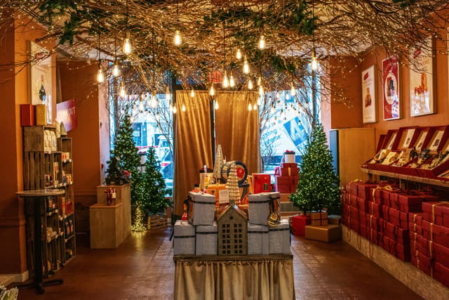 Holiday Market Pop Up Store