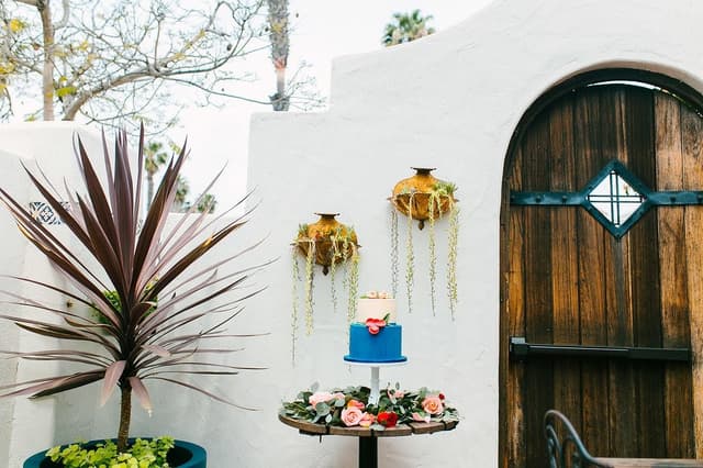 Loquita Wedding Cake.jpg