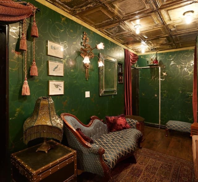 Emerald lounge