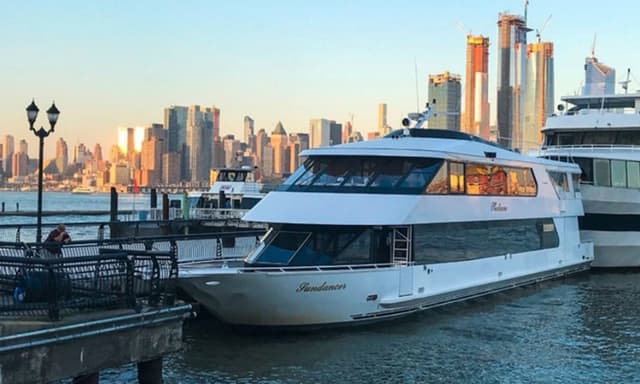 Sundancer-Yacht-Charter-NYC-9.jpg