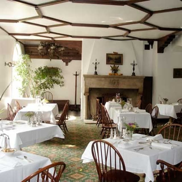 Restaurant-Interior-425pxSQ.jpg