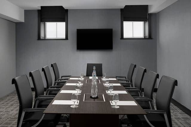 cvgak-boardroom-3757-hor-clsc.jpg