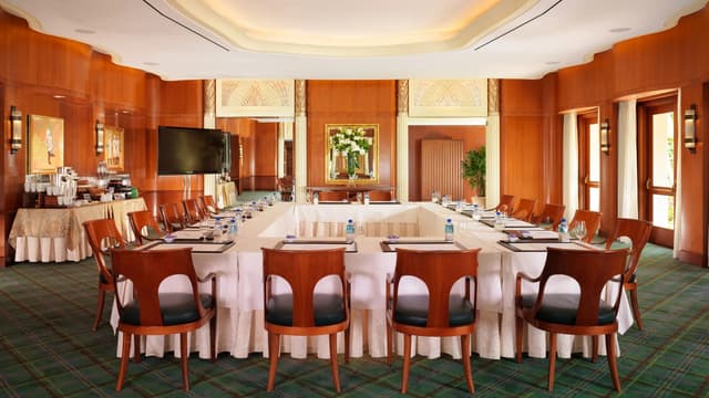 beverly-hills-polo-private-room-meeting.jpg