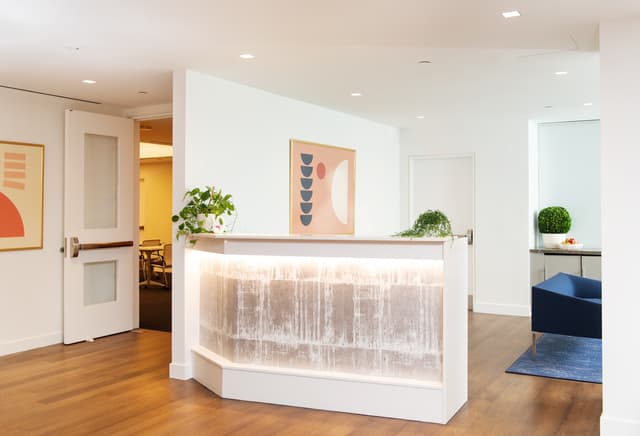 Meet-on-Madison-Sequoia-Lounge-Reception-Desk.jpg