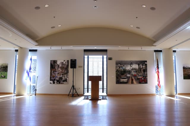 Inside_Spiegel_Auditorium_(Weingartern).jpg