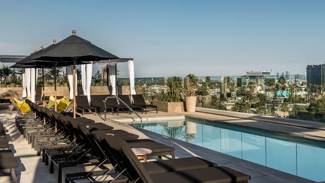 rooftop-pool-lounge-area-everly-hollywood-ecb5b78d.jpg