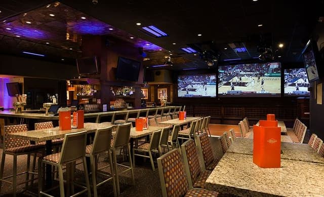 sports-bar-in-the-clubhouse-bistro-california.jpg