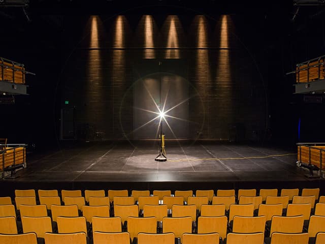 Ghostlight-on-Stage-1280x960-1.jpg