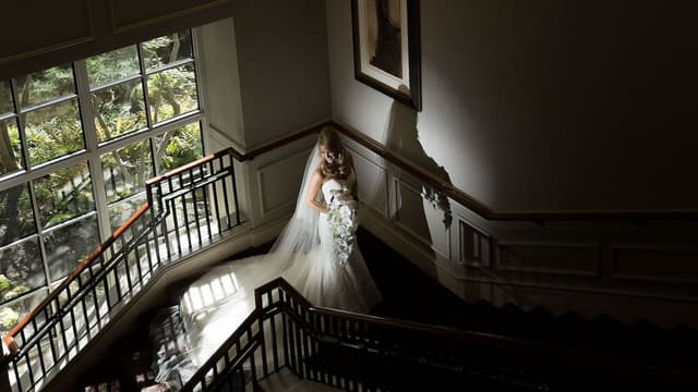 Grand-Hyatt-Atlanta-in-Buckhead-P216-Wedding-Bride-Chandelier.jpg