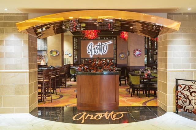 11717Golden-Nugget-Red-and-Grotto-Restaurant-Interiors-by-Fred-Morledge-PhotoFM-027.jpg