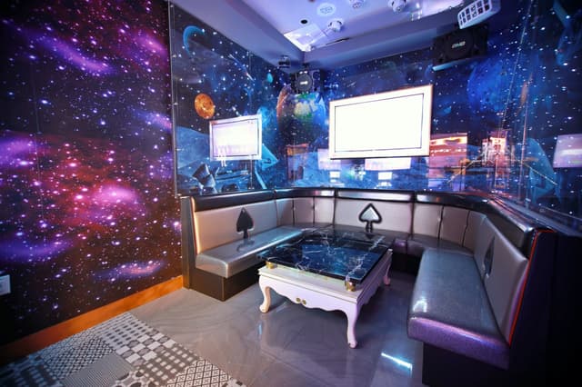 Galaxy Suite (Room 3)