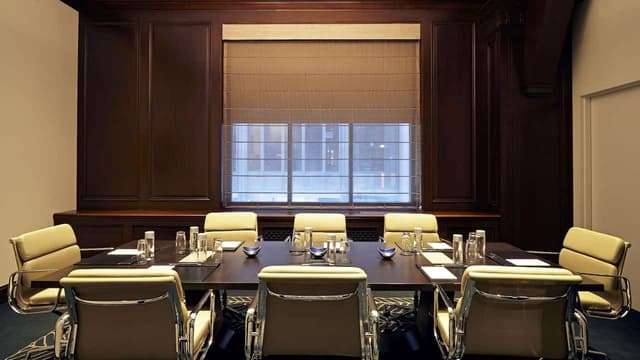 Hyatt-Centric-The-Loop-Chicago-P020-Willard-Jones-Boardroom.jpg