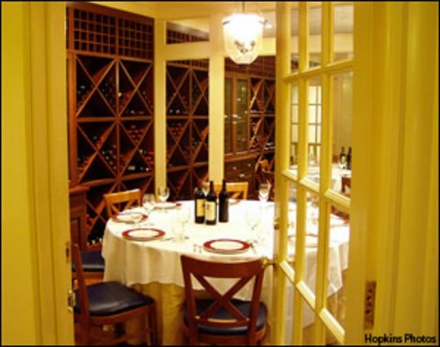 wine-room-300-P1011677.jpg