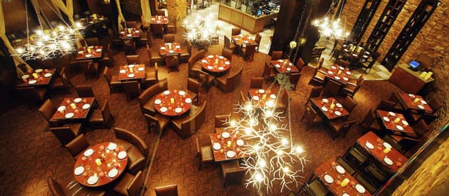 mandalay-bay-restaurant-fleur-by-hubert-keller-architecture-dinig-room-view.jpg