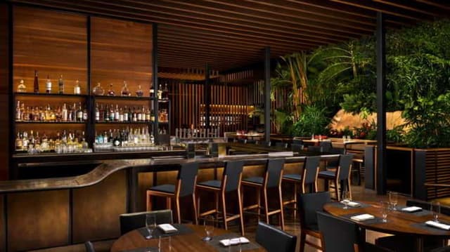 mirage-dining-heritage-steak-bar-seating.jpg