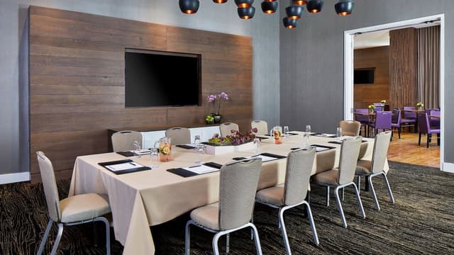 Hyatt-Centric-Midtown-Atlanta-P067-Atlantis-Meeting-Room.jpg