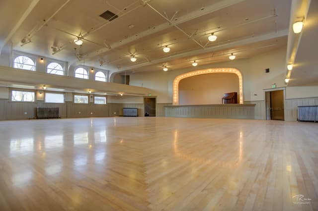 gleaming hall after.jpg
