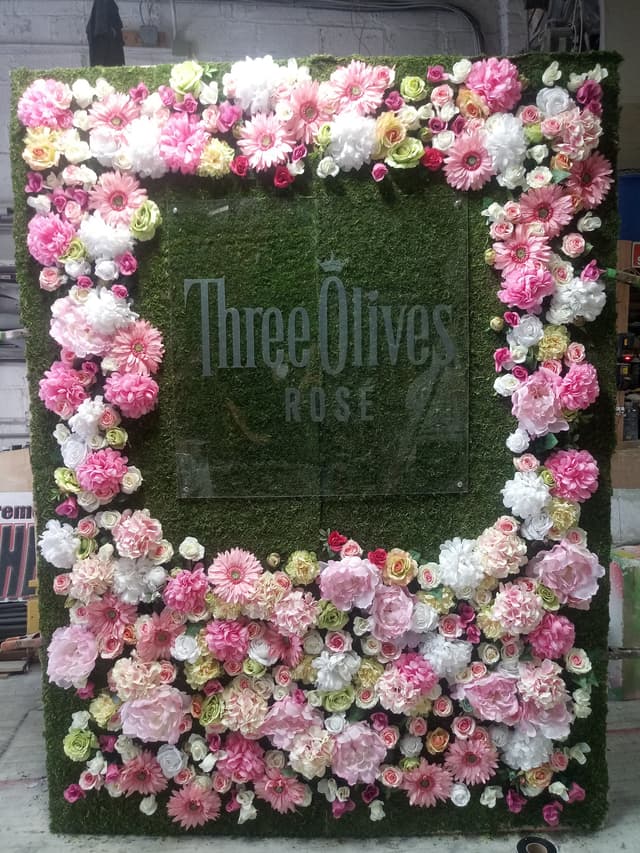 Three Olives Rose Moss Wall