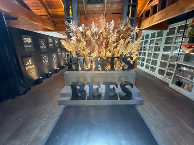 Burts Bees' Blackout - 0
