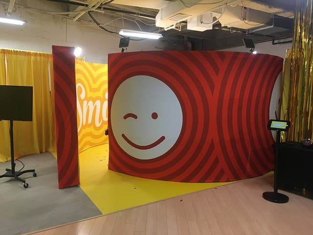 360 Video Booth - Lays Smile Booth - 0