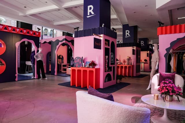 Rakuten Holiday 2022 Pop Up