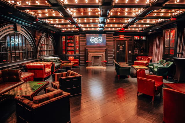 Roxy Room 1.jpg