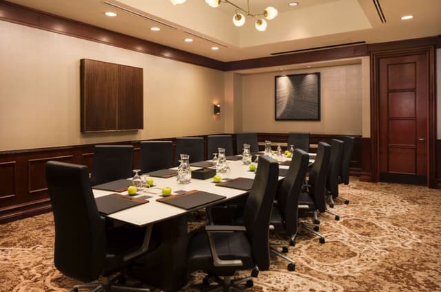 Boardroom 401.jpg