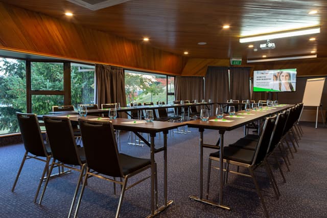 meeting2.jpg