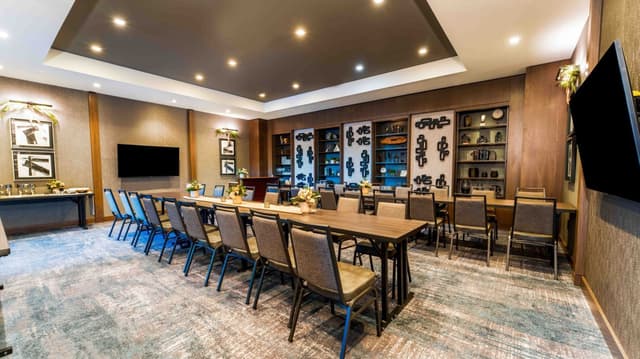 the-artisan-at-tuscan-village-mercantile-meeting-room_wide.jpg