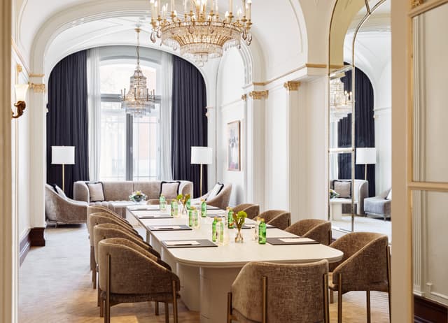 THE_PALACE_MADRID_SALON_MATAHARI_MAY_250022_HIGH.jpg