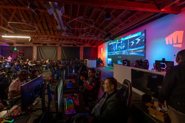 LAUSD E Sports-6.jpg