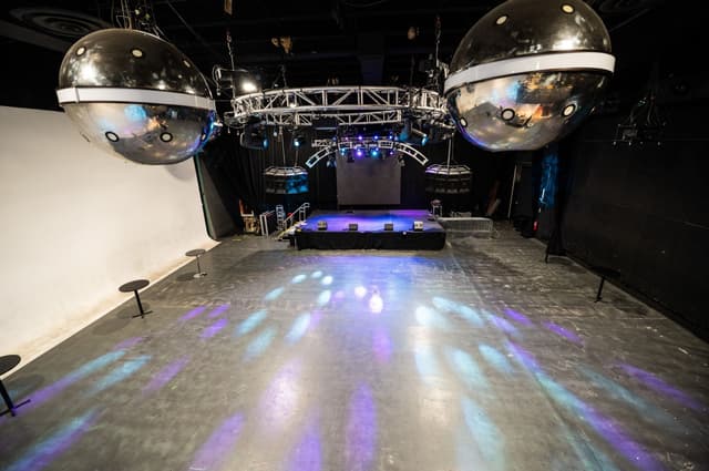 STUDIOS PHOTOS.jpg