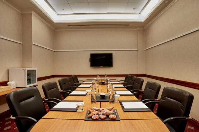 FEB 2023_CM_BOARDROOM_OXWICH_001.jpg