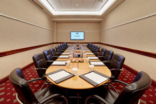 FEB 2023_CM_BOARDROOM_RAGLAN_004.jpg