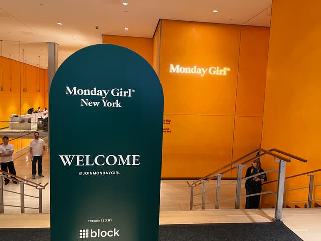 Monday Girl New York - 0
