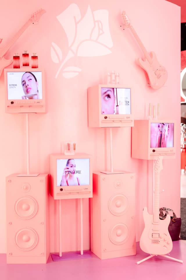 Ulta World  - 0