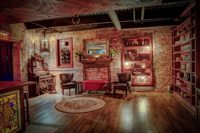 The-Paramount-Founder-Room-bathtub.jpg