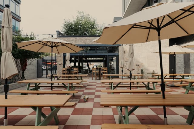 Lefty'sBackPatio3.jpg