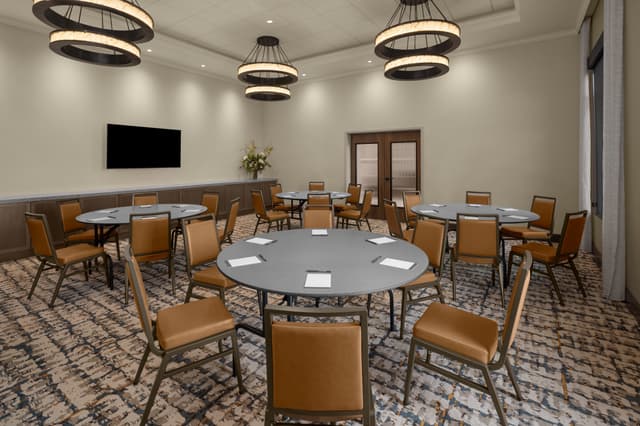 Meeting Spaces - Silver - Rounds.jpg